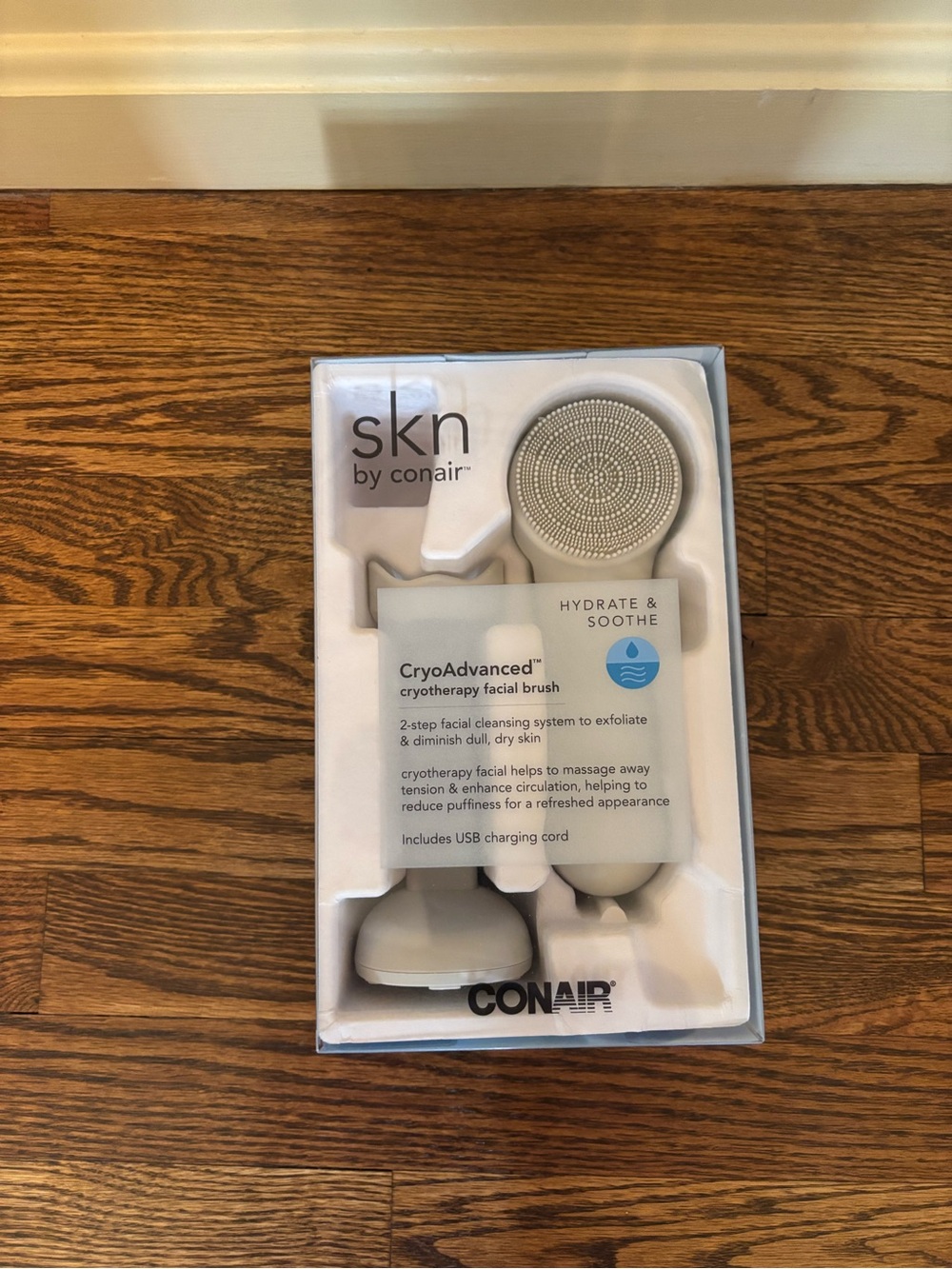 Skn by Conair CryoAdvanced Hydrate & Soothe Facial Brush - White